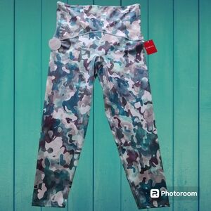 Women's SPANX Active Booty Boost ⅞ length Camo Leggings